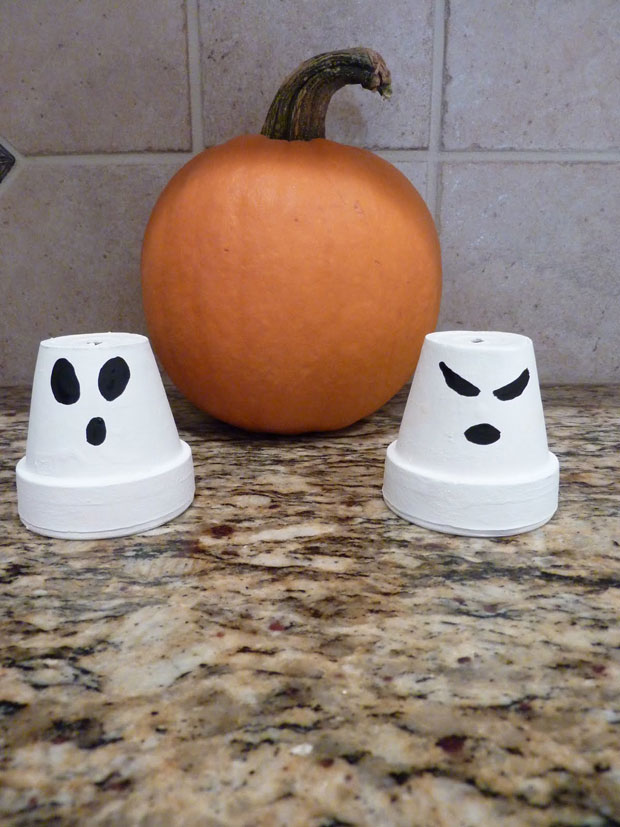 15 Ideas to Reuse Clay Pots for Halloween Crafts - HomeDesignInspired