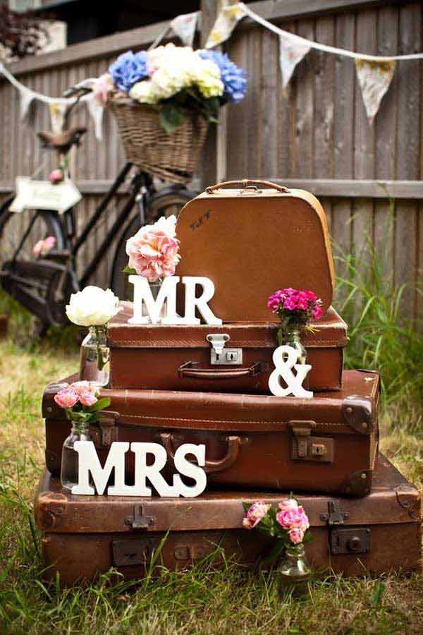 old-suitcases-decor-hdi-30