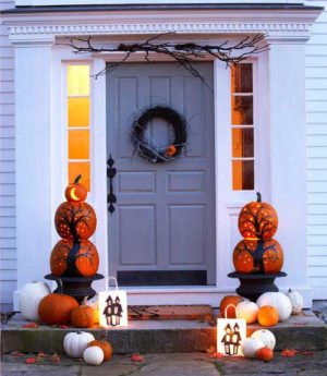 46 Cool DIY Outdoor Halloween Decorations (Cheap & Easy!)