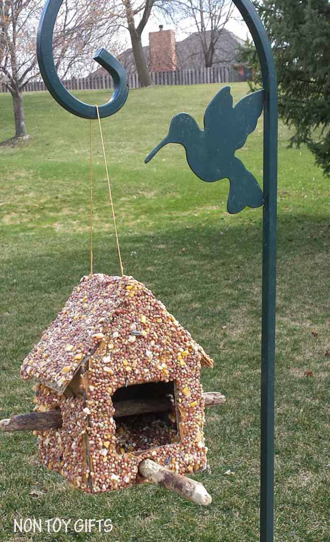 19 Simple Bird Feeder Crafts That Provide the Ultimate Fun For Kids